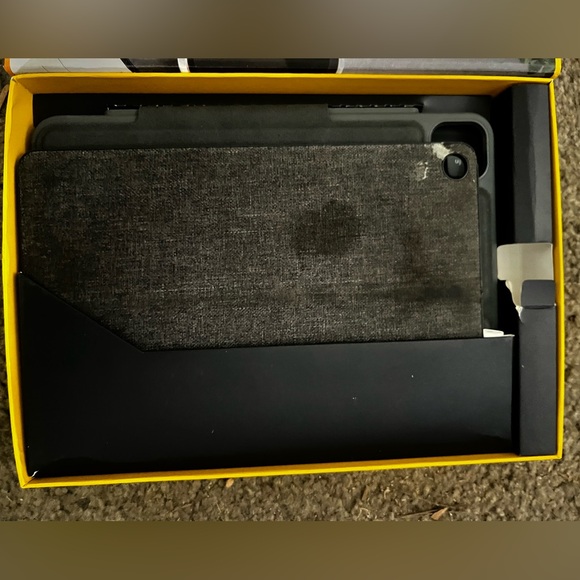 ZAGG Pro Keys Detachable Case & Wireless Keyboard - Picture 5 of 7